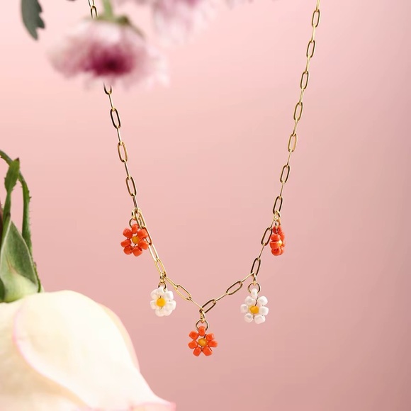 Paperclip  18K Gold Plated Stainless Steel Necklace - Picture 9 of 10